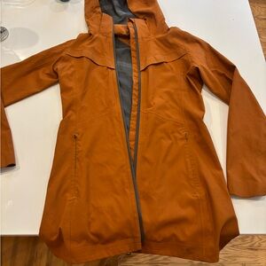 INDYEVA burnt orange hooded RAIN Jacket